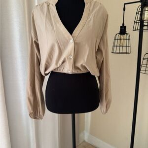 Stillwater Beige Cropped Button Front Blouse | Long Sleeve V-Neck Top S